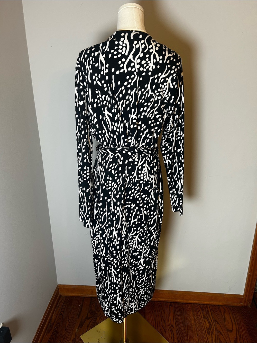 Diane Von Furstenberg Black and White Abstract Wrap Dress Size XL - Picture 5 of 6